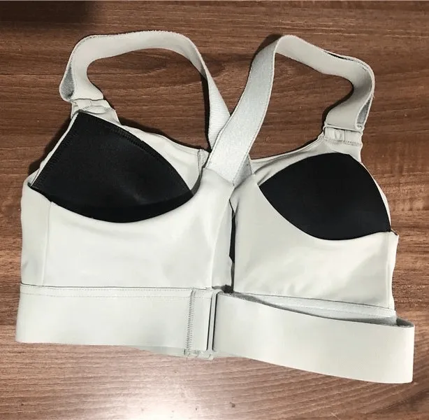 Stylish Women's Shockproof Sports Bras with Adjustable Fastening - SF0445